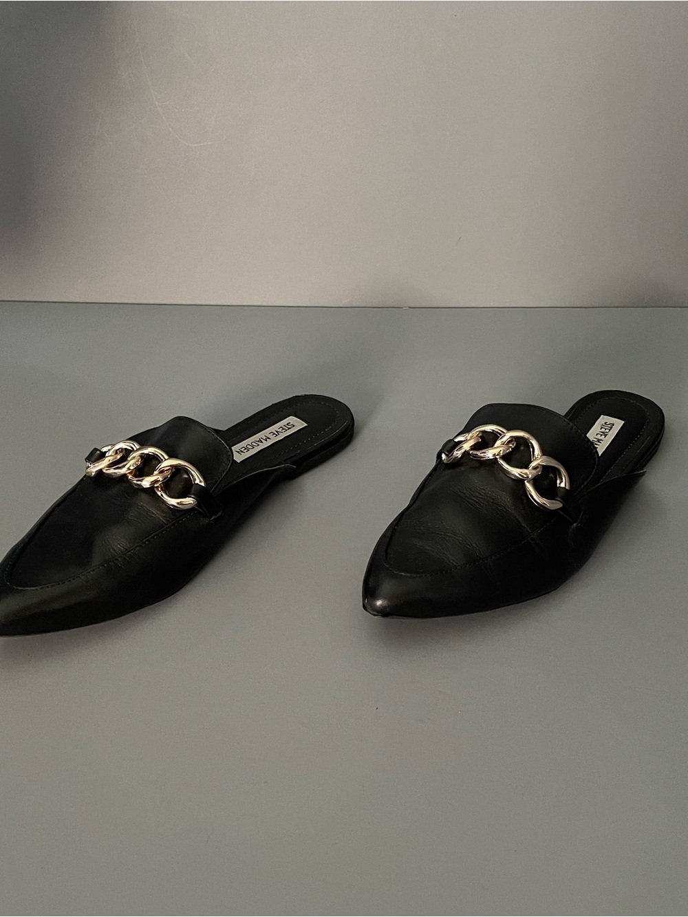 Steve Madden Vivo Slip On Leather Chain Pointed Flat Mules Black Gold 7.5 Brazil